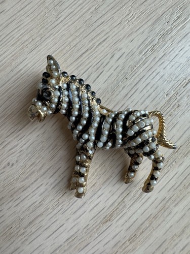 Zebra donkey brooch with - zebra,