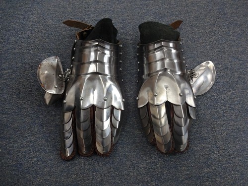 Medieval articulated gauntlets - medieval,