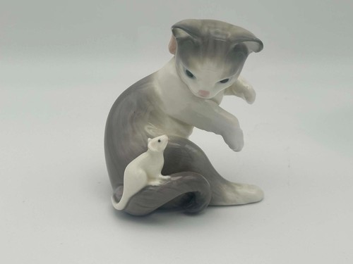 Lladro cat with little mouse - little,