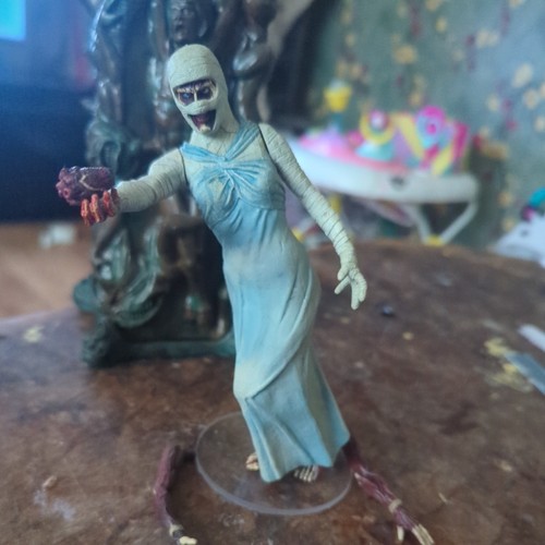 Neca skinless julia - neca, hellraiser