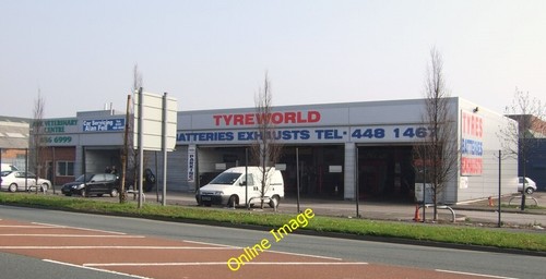 Photo 6x4 tyre fitters - 6x4,