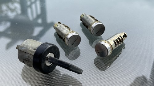 Mercedes lock set a6674620279 - mercedes,