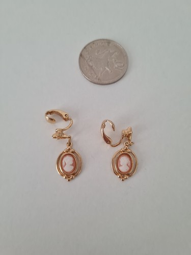 Vintage avon oval cameo clip - oval,