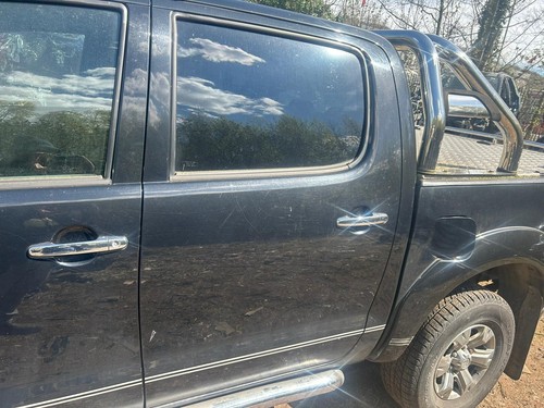 Toyota hilux 2006 black - toyota, 209