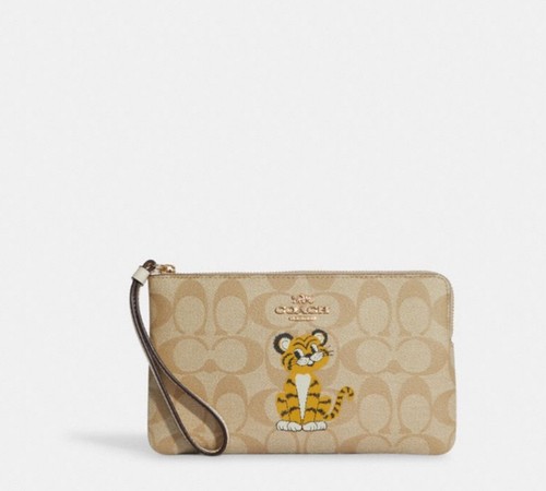 Nwt coach large corner - nwt,
