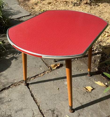 Red geometric atomic pattern - red,