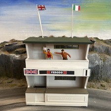 Vintage Scalextric Owner's Stand and Pit with Figures - Used - Refurbed - K702