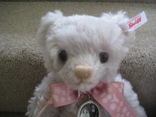 Boxed steiff royal 70th - boxed,