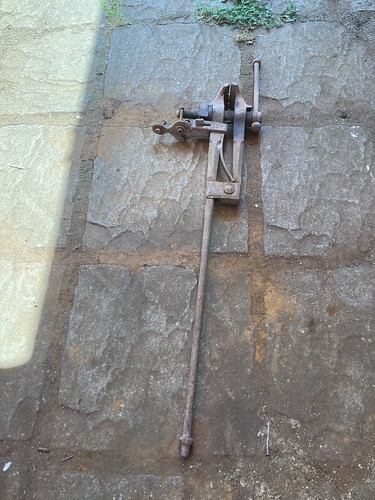 Small vintage leg vice - small,