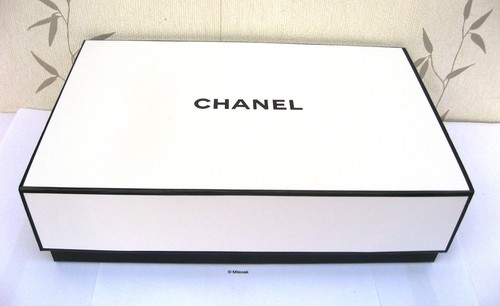 Chanel small black white - &,