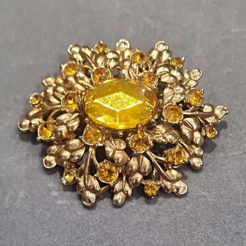 Gold tone flower - flower, pin