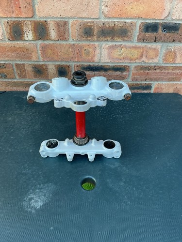 Honda 125r top bottom yokes - top,