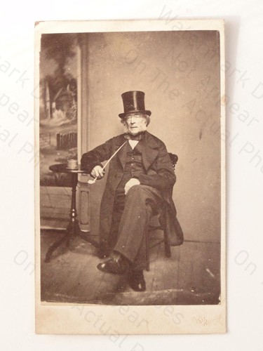 Elderly man top - hat, spectacles