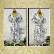 Gorgeous H&M Size Medium Cream Floral Print Flutter Sleeve Tie Back Tea Dress