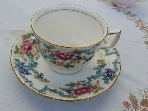 1981 vintage royal doulton - 1981,