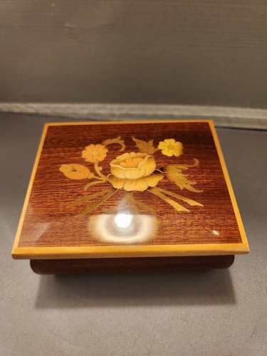 Vintage italian wooden jewelry - italian,