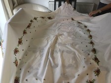 LARGE OVAL OLD COUNTRY ROSES