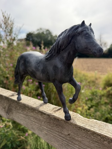 Breyer custom horse grave - breyer,