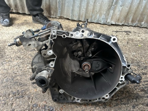2011 peugeot hdi 5 speed - 1.6,