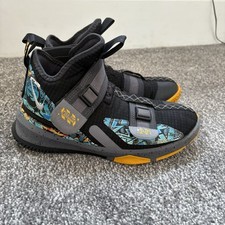 Nike LeBron Soldier XIII