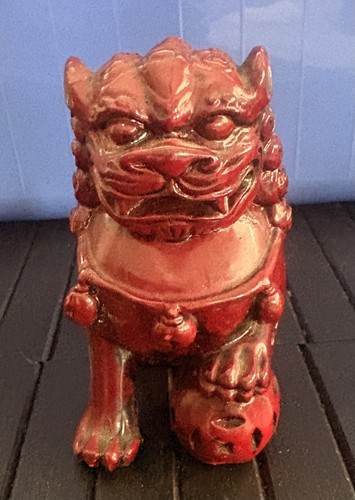 Vintage red resin - red,