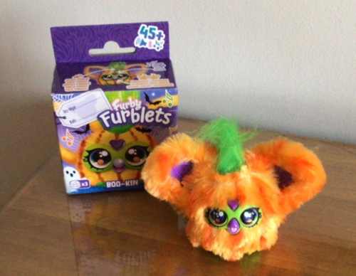 Furby furblets boo kin - furby,