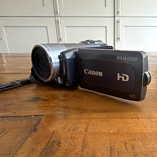 Canon vixia hf200 - vixia,