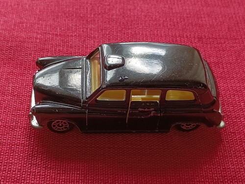 Iconic london taxi cab - iconic,