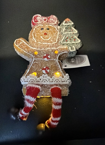 Light gingerbread girl - light,