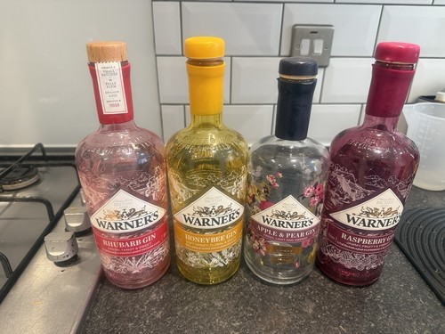 Job lot empty gin bottles - lot,