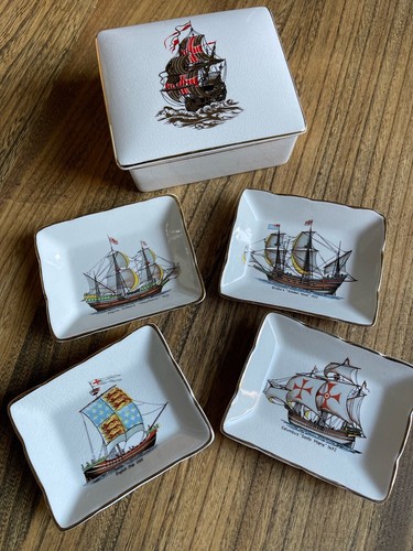 Set four pin trays and - trays,