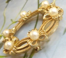 TRIFARI Brooch Vintage 1960s