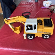 BRUDER LIEBHERR CAT HAND