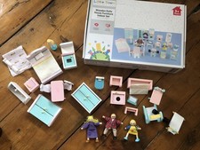 LITTLE TOWN DOLLS HOUSE WOODEN FURNITURE AND FIGURES WITH BOX