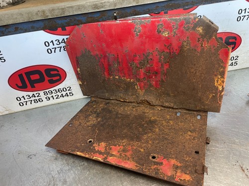 Battery tray bulkhead panel - battery,