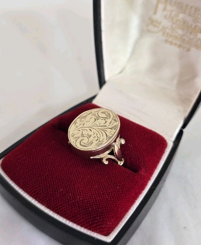 Vintage 9ct yellow gold oval - 9ct,