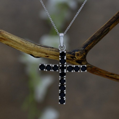Round cut black diamond - black, cross