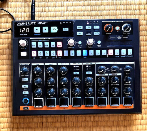 Arturia drumbrute impact - arturia,