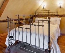 ANTIQUE ORIGINAL VICTORIAN BRASS BED KING SIZE WITH 20 CM TEMPUR MATTRESS