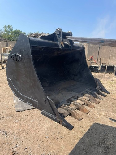 Brand new bmc digger - brand, bucket