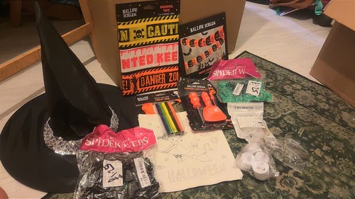 Halloween bundle new - bundle, sealed