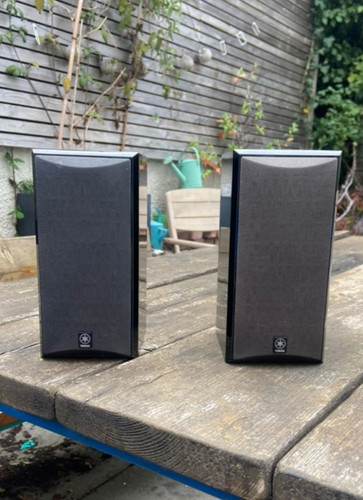 Pair used black yamaha - black,