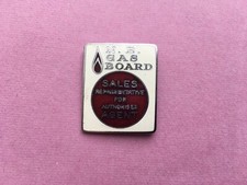 VINTAGE N.E.GAS BOARD SALES REPRESENTATIVE FOR AUTHORISED AGENT ENAMEL PIN BADGE