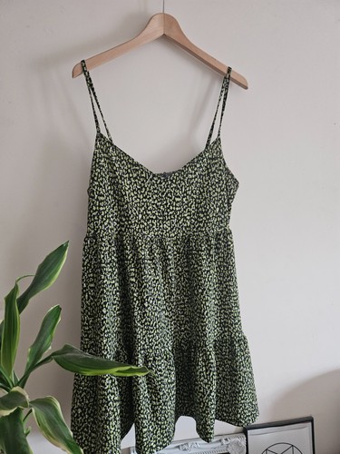 Primark green black floral