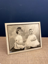 BEAUTIFUL ANTIQUE FREE STANDING WHITE GESSO PHOTO PICTURE FRAME VINTAGE WOODEN