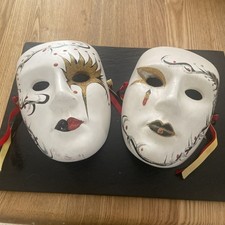 A PAIR VINTAGE PORCELAIN HAND PAINTED WALL HANGING FACE MASKs16cm * 12cm apx