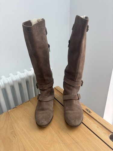Ugg cydnee boots - size, 5.5