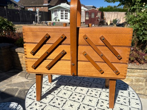 Large vintage tier - vintage, 3