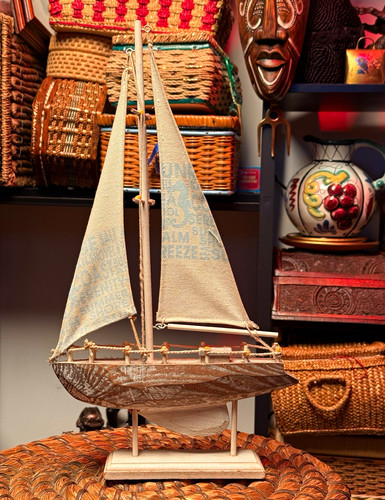 Rare vintage wooden sailing - rare,