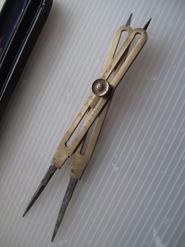 Vintage proportional dividers